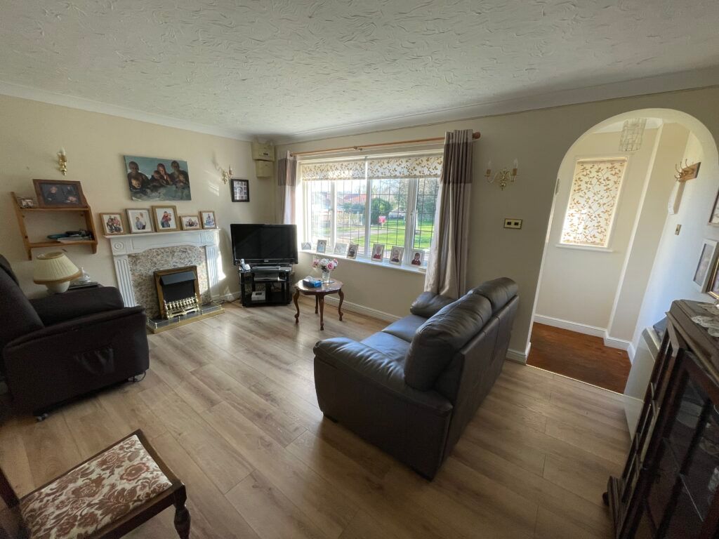 2 bed flat for saleHavergate, Horstead NR12 photo 4