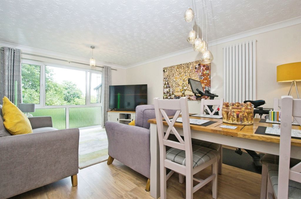 2 bed flat for saleHeol Isaf, Radyr, Cardiff CF15
