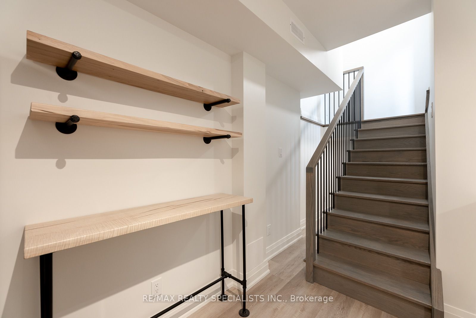Additional image 5 of Unit 1-82 Marchmount Road, Toronto, ON, M6G 2B1