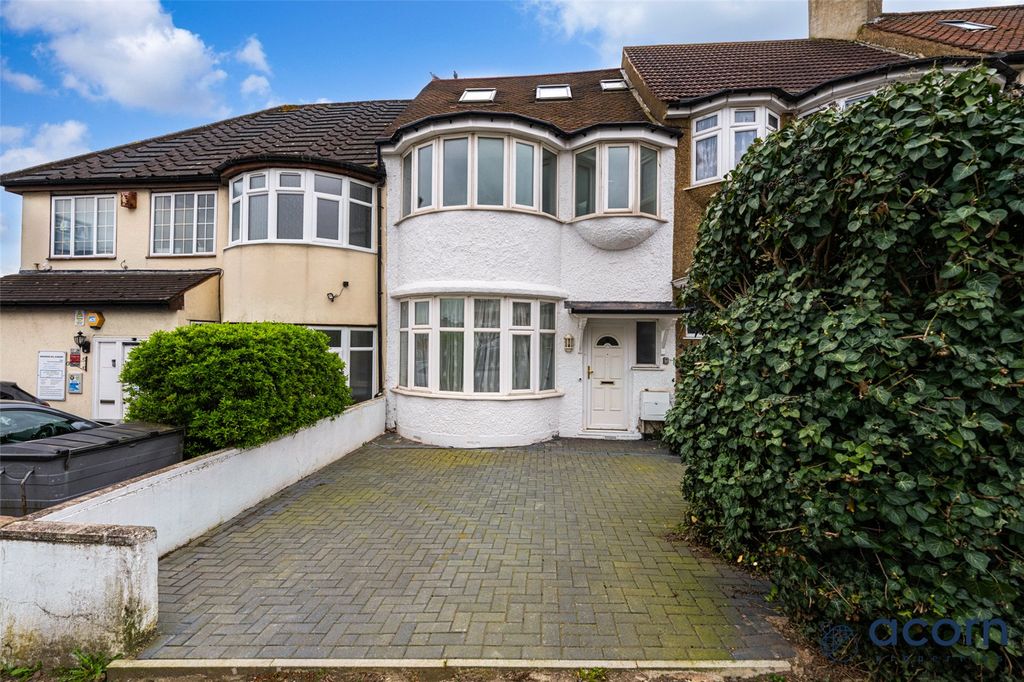 5 bed terraced house for saleWakemans Hill Avenue, Colindale, London NW9