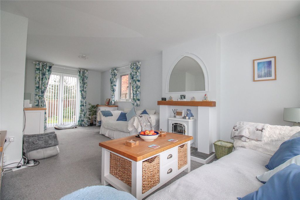 4 bed maisonette for saleRagleth Grove, Trowrbridge BA14 photo 4