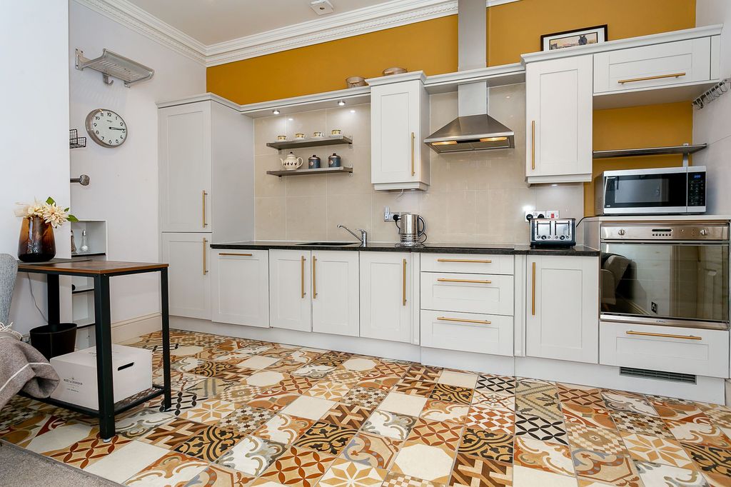 Additional image 3 of 2 bed flat for saleRoseville Avenue, Harrogate HG1