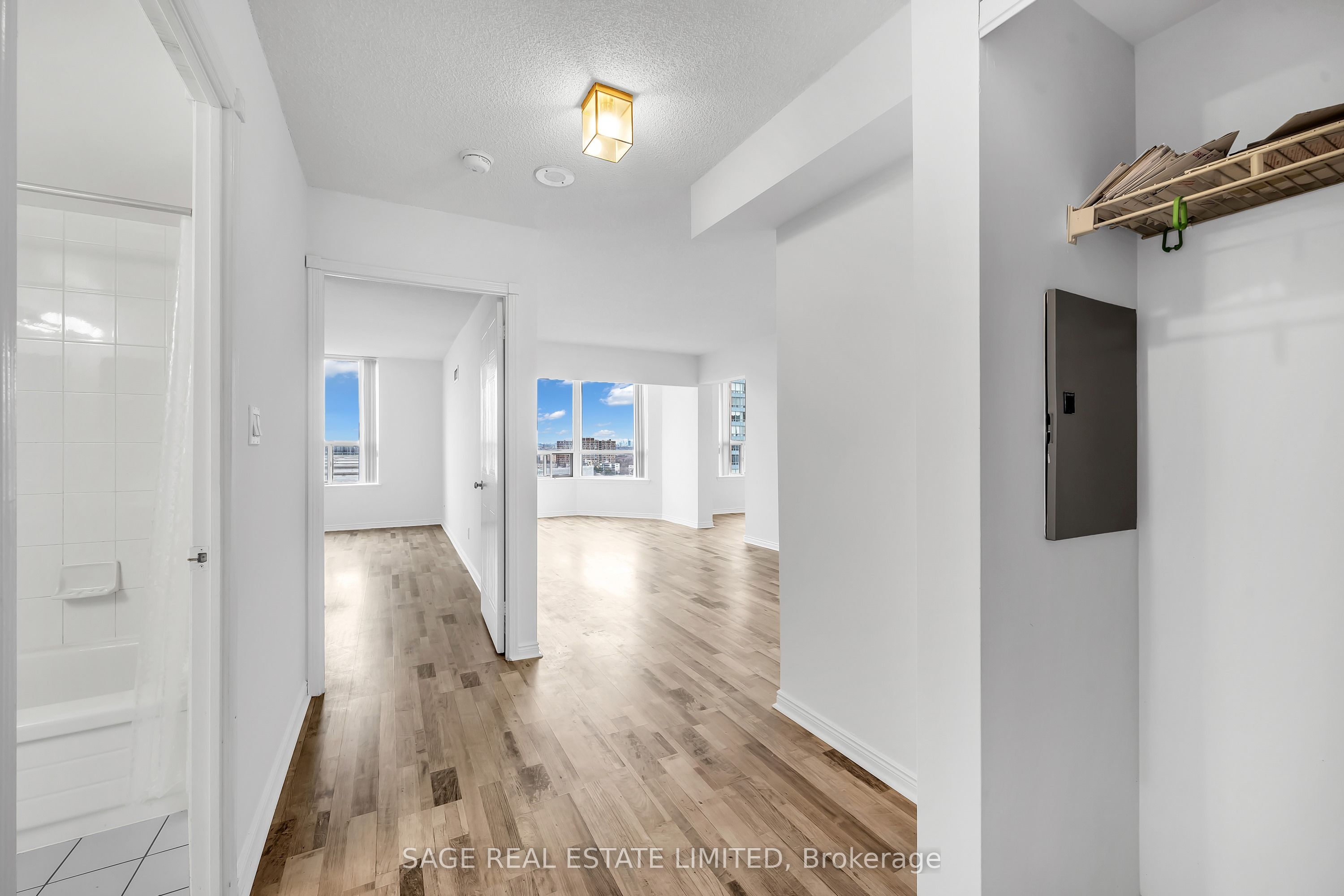 Additional image 3 of 1016-135 Hillcrest Avenue, Mississauga, ON, L5B 4B1