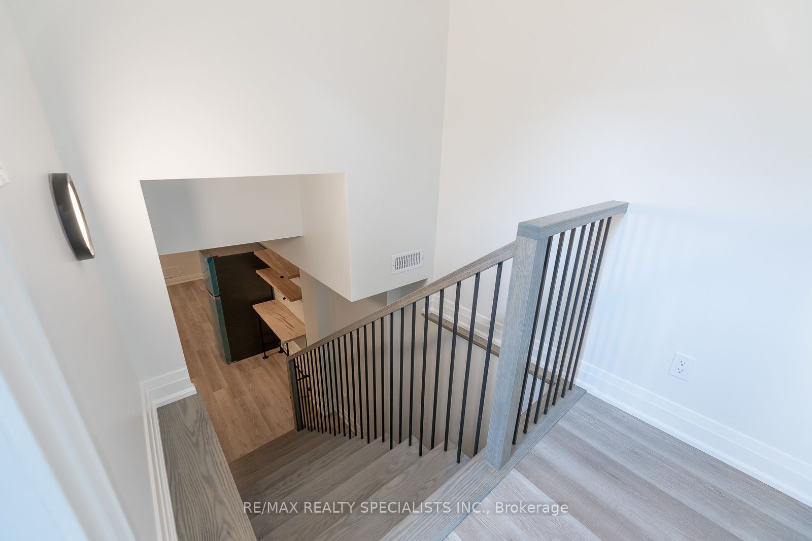 Additional image 4 of Unit 1-82 Marchmount Road, Toronto, ON, M6G 2B1