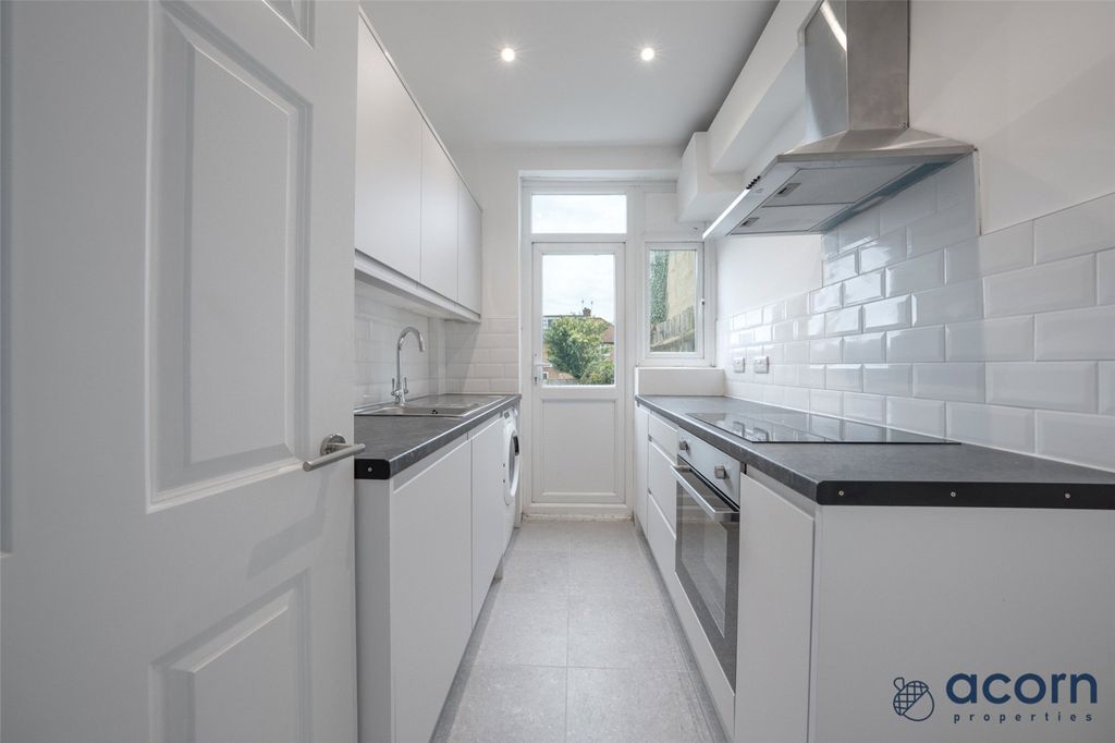 Additional image 4 of 5 bed terraced house for saleWakemans Hill Avenue, Colindale, London NW9