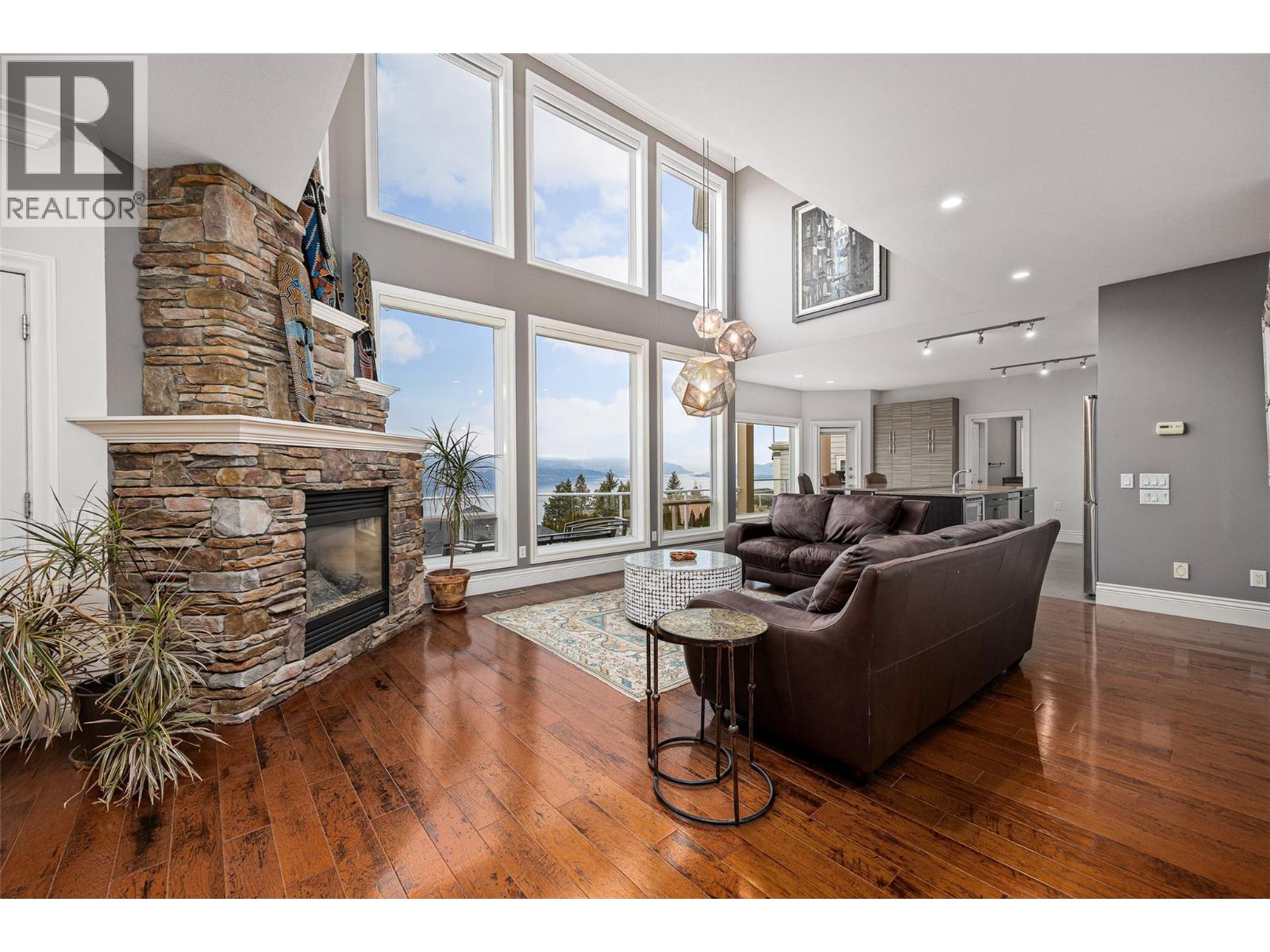 Additional image 4 of 374 Quilchena Drive, Kelowna, BC, V1W4W4