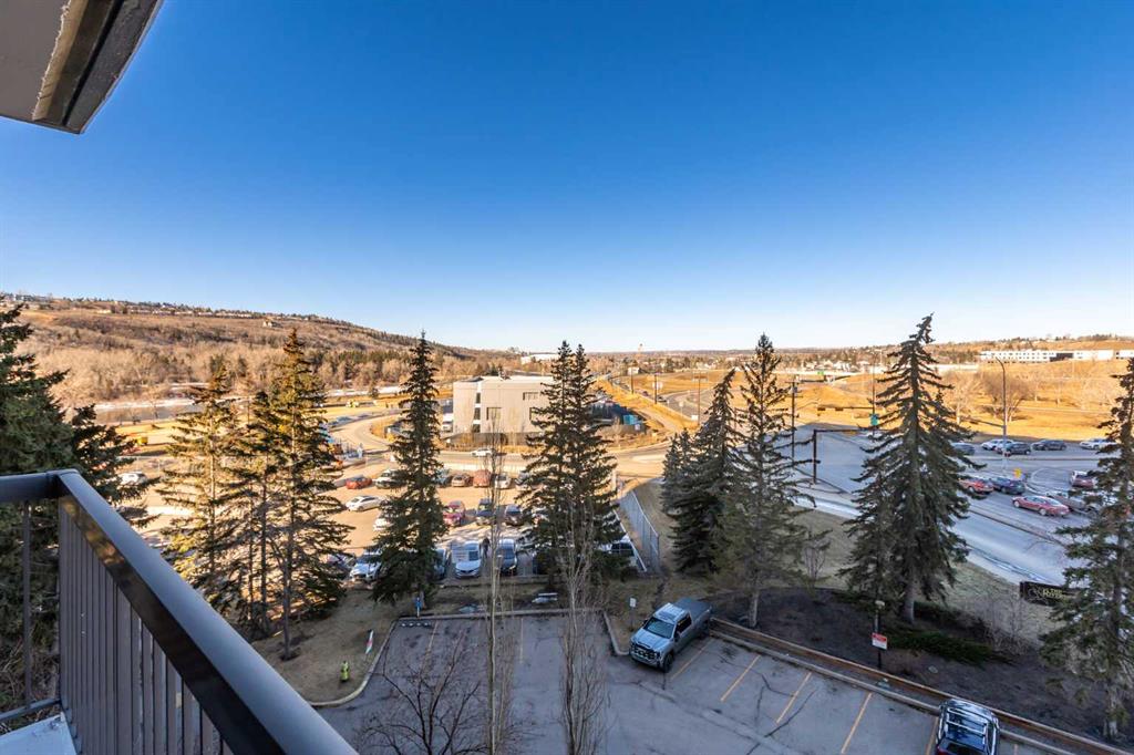 Additional image 3 of 605-80 Point Mckay Crescent NW, Calgary, AB, T3B 0L9
