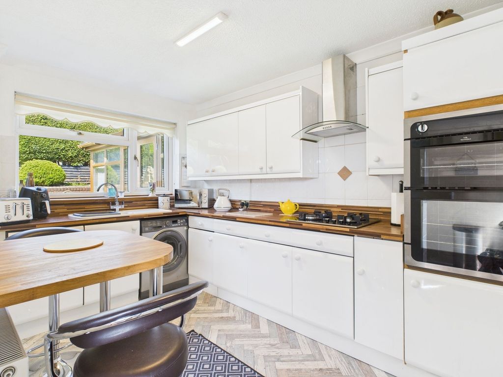 3 bed semi-detached house for saleLlangattwg Close, Beaufort NP23