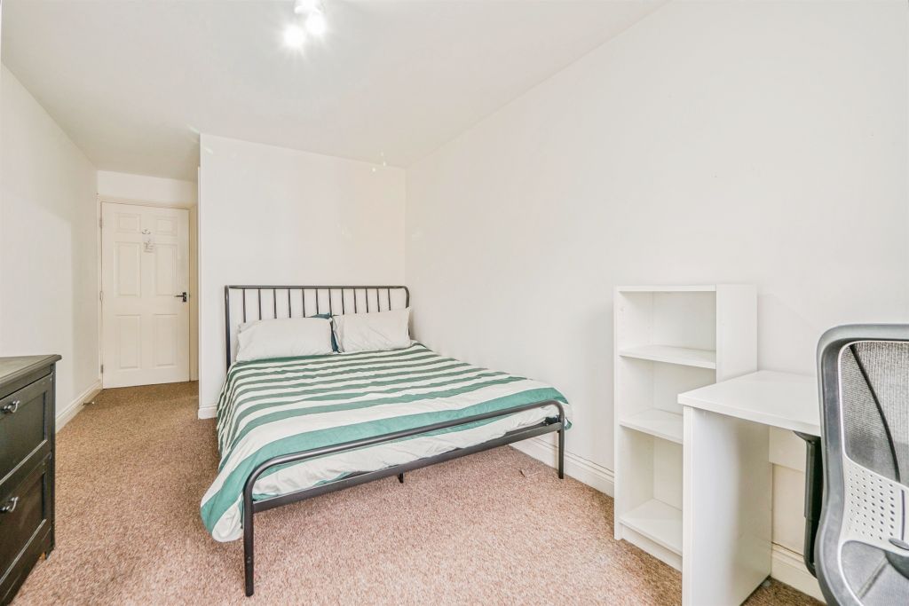 2 bed flat for saleWindsor Road, Cardiff CF24 photo 5