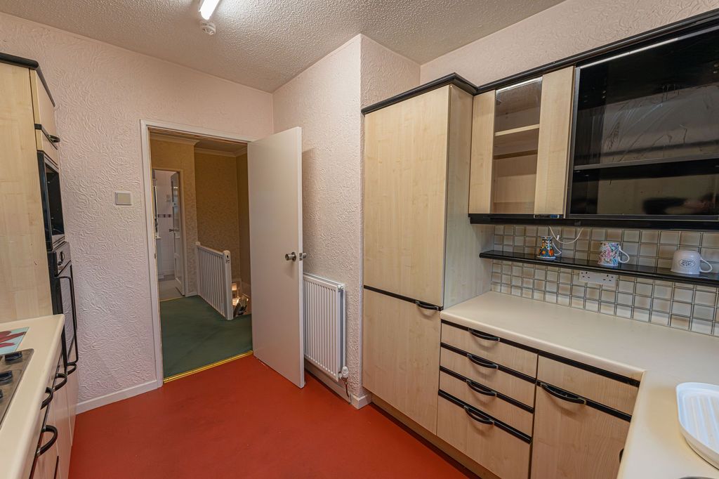 2 bed flat for saleNewport NP20 photo 4