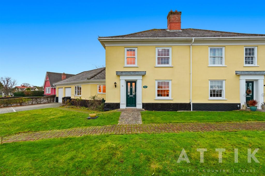 3 bed semi-detached house for saleGreen Bank, Halesworth IP19