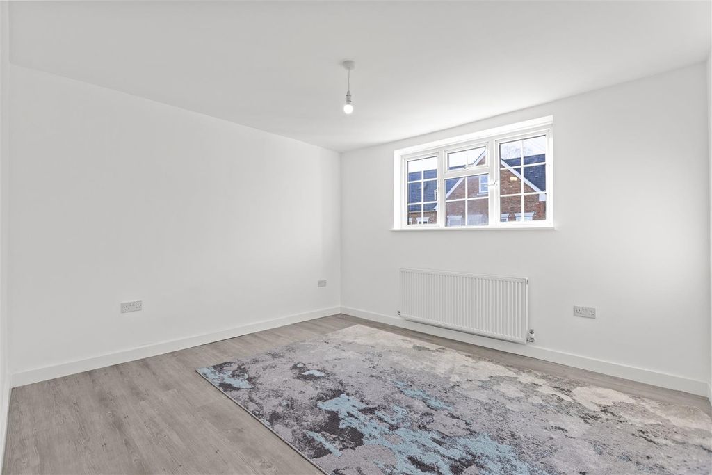 Additional image 9 of 4 bed semi-detached house for saleBrockenhurst Road, Ascot SL5