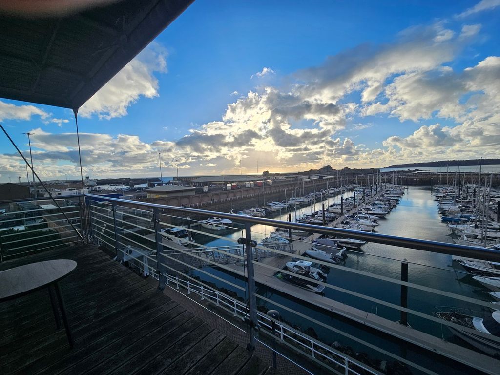 2 bed flat for saleLa Rue De Carteret, St Helier JE2
