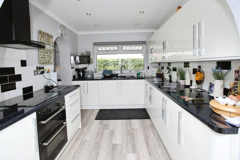 Additional image 7 of 3 bed detached house for saleKirrlach Close, Caldicot NP26