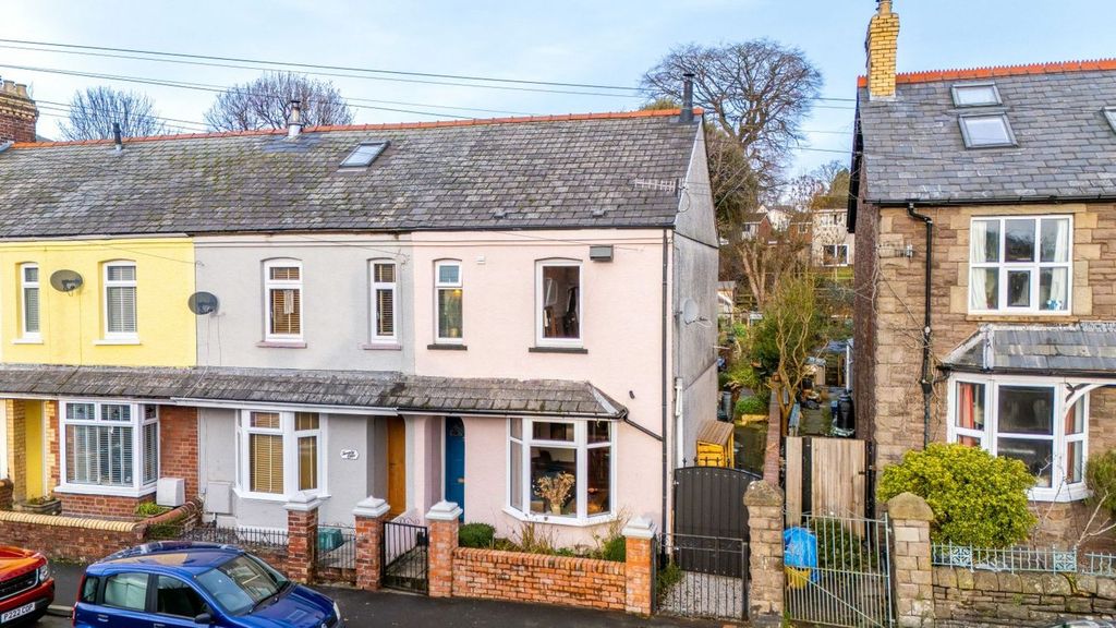 3 bed terraced house for salePark Crescent, Abergavenny NP7