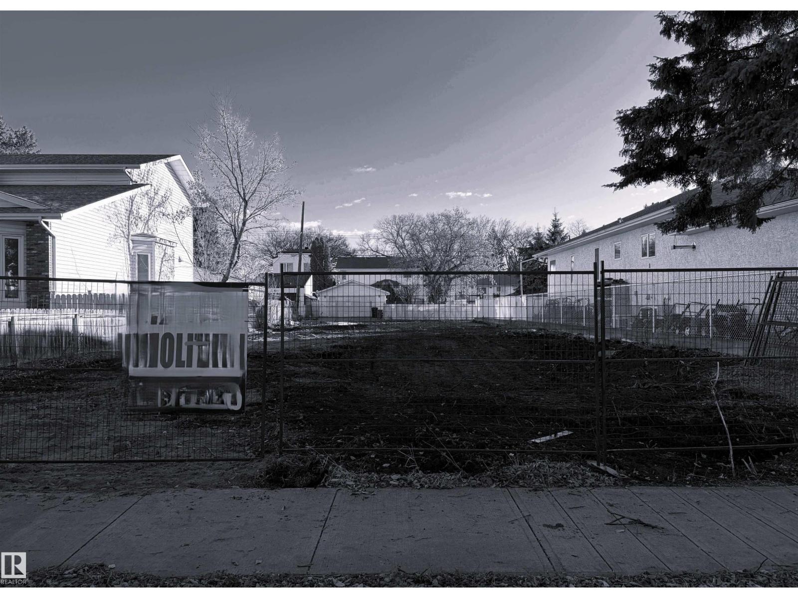 9723 152 Street NW, Edmonton, AB, T5P1W9
