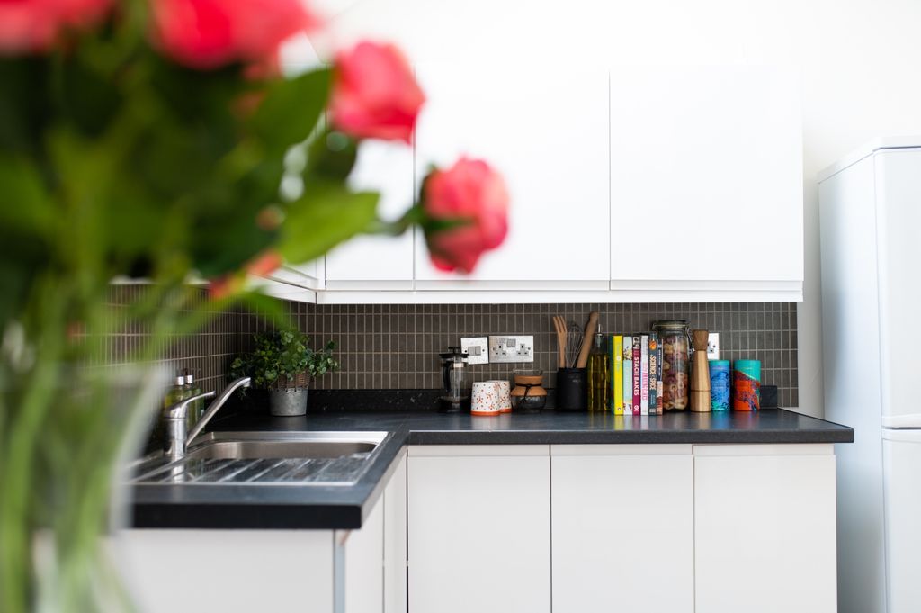 Additional image 5 of 2 bed flat for saleKimberley Road, Penylan CF23