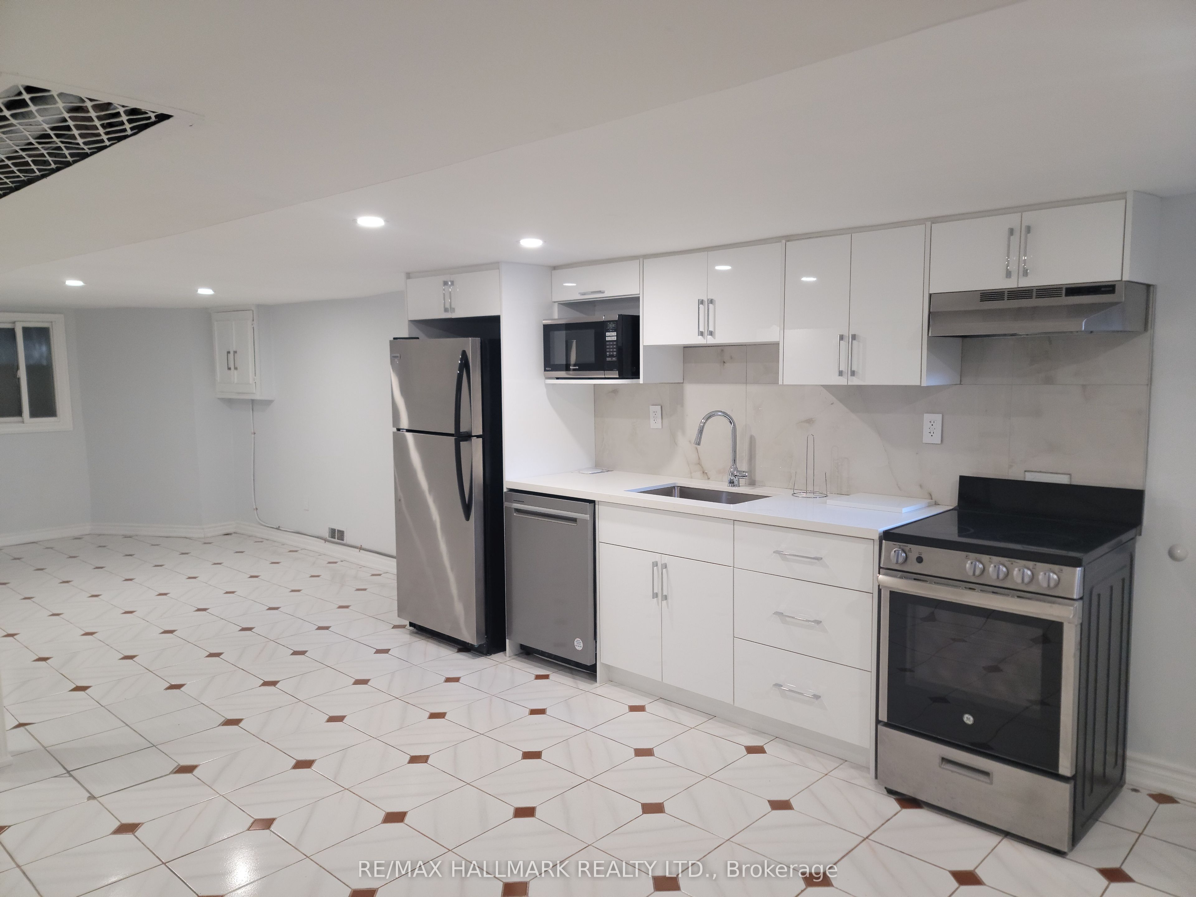Main-100 Montrose Avenue, Toronto, ON, M6J 2T7