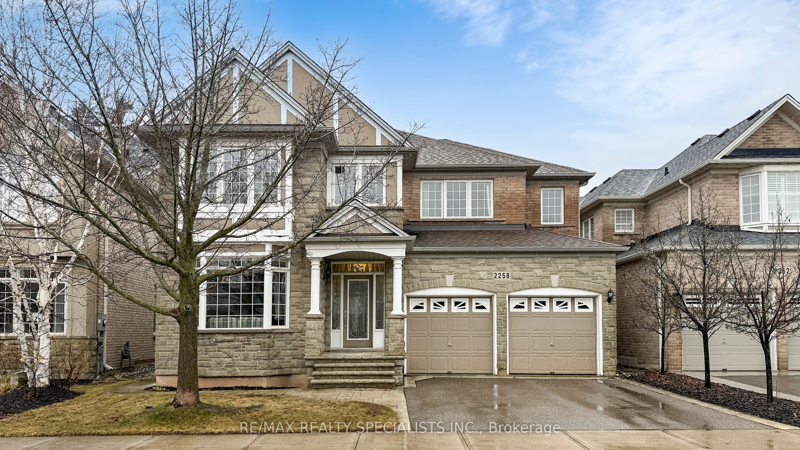 2258 Rochester Circle, Oakville, ON, L6M 5E1