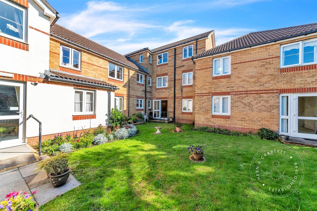 1 bed flat for saleMclay Court, St. Fagans Road, Fairwater, Cardiff CF5