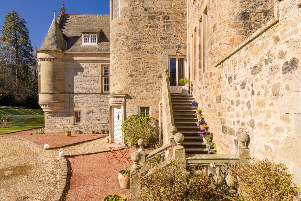 3 bed flat for saleThe Library Suite, Bonaly Tower, Edinburgh EH13 photo 3