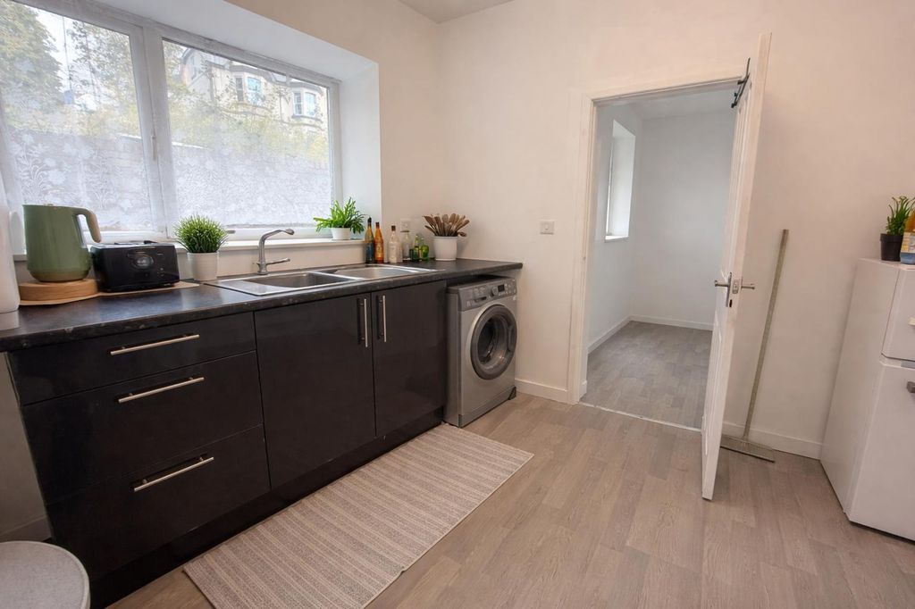 1 bed flat to rentMerthyr Tydfil CF47 photo 3