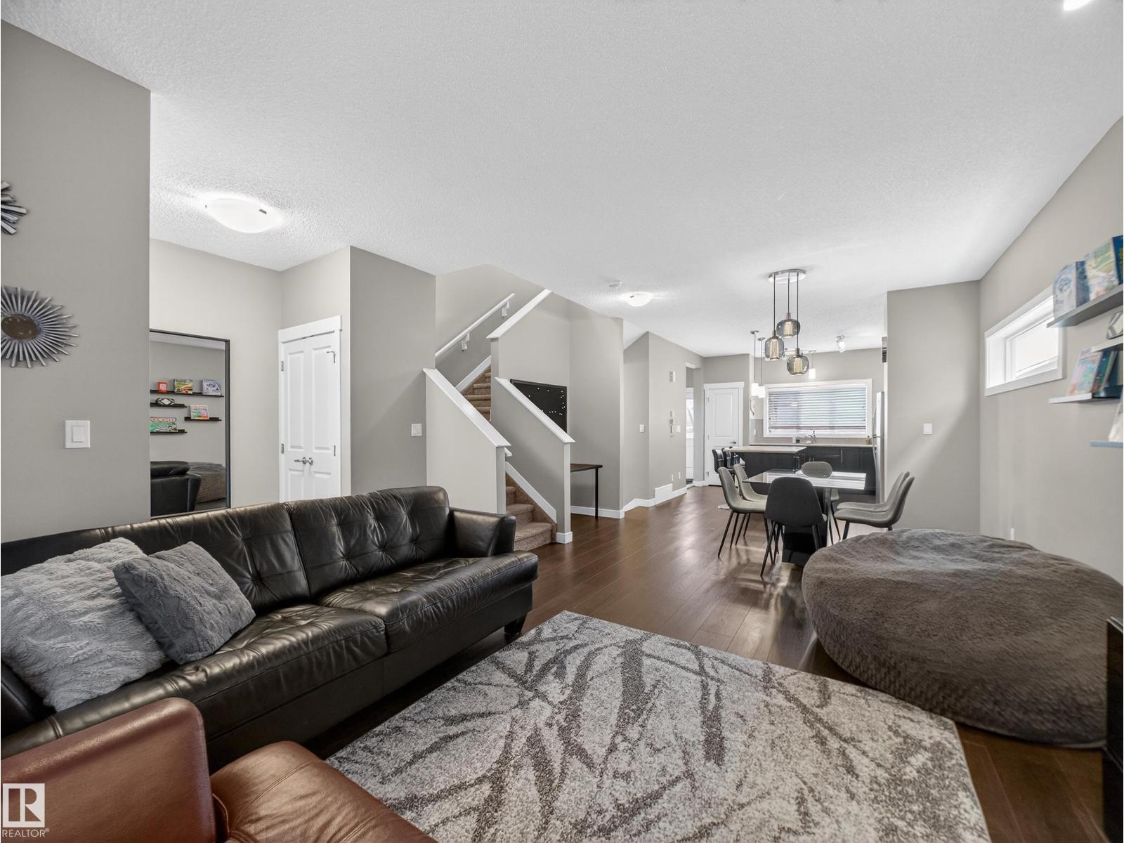 728 Secord Boulevard NW, Edmonton, AB, T5T7A8 photo 3