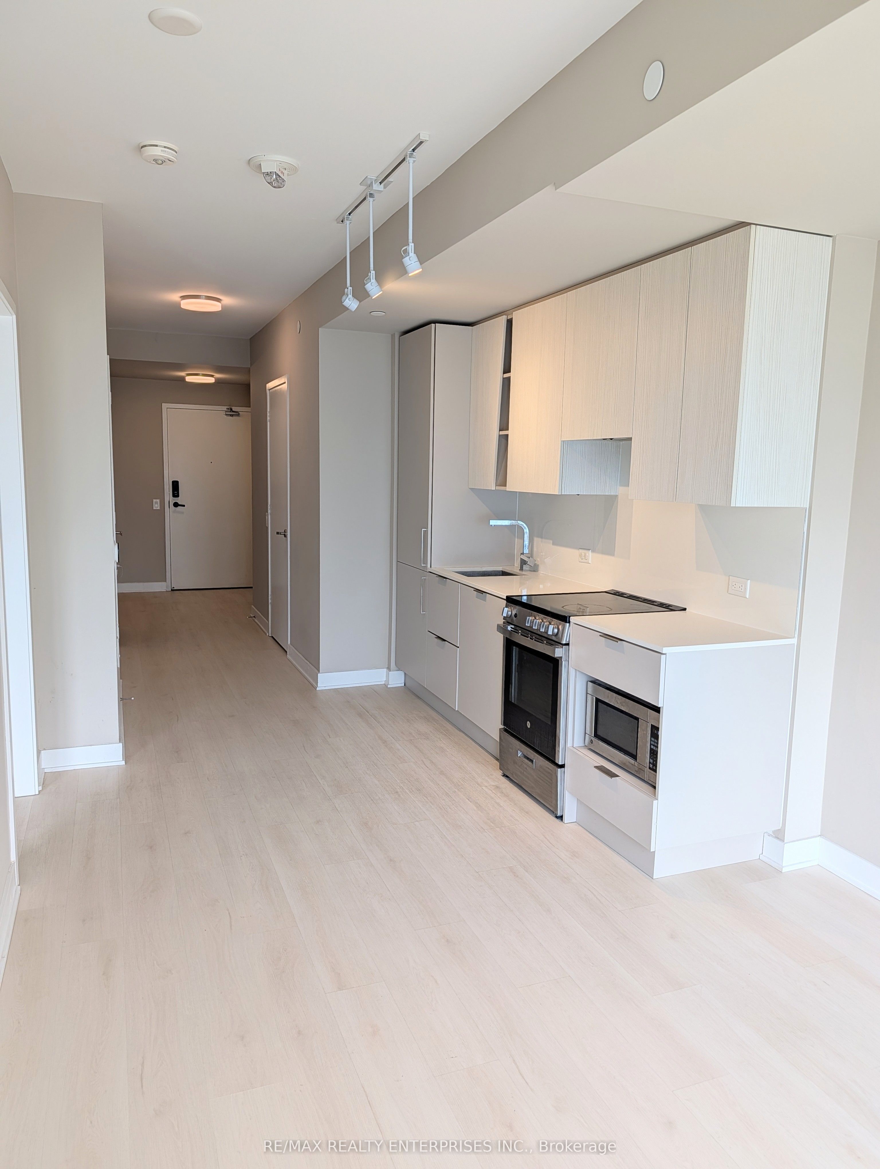 Additional image 4 of 912-3900 Confederation Parkway, Mississauga, ON, L5B 0M3