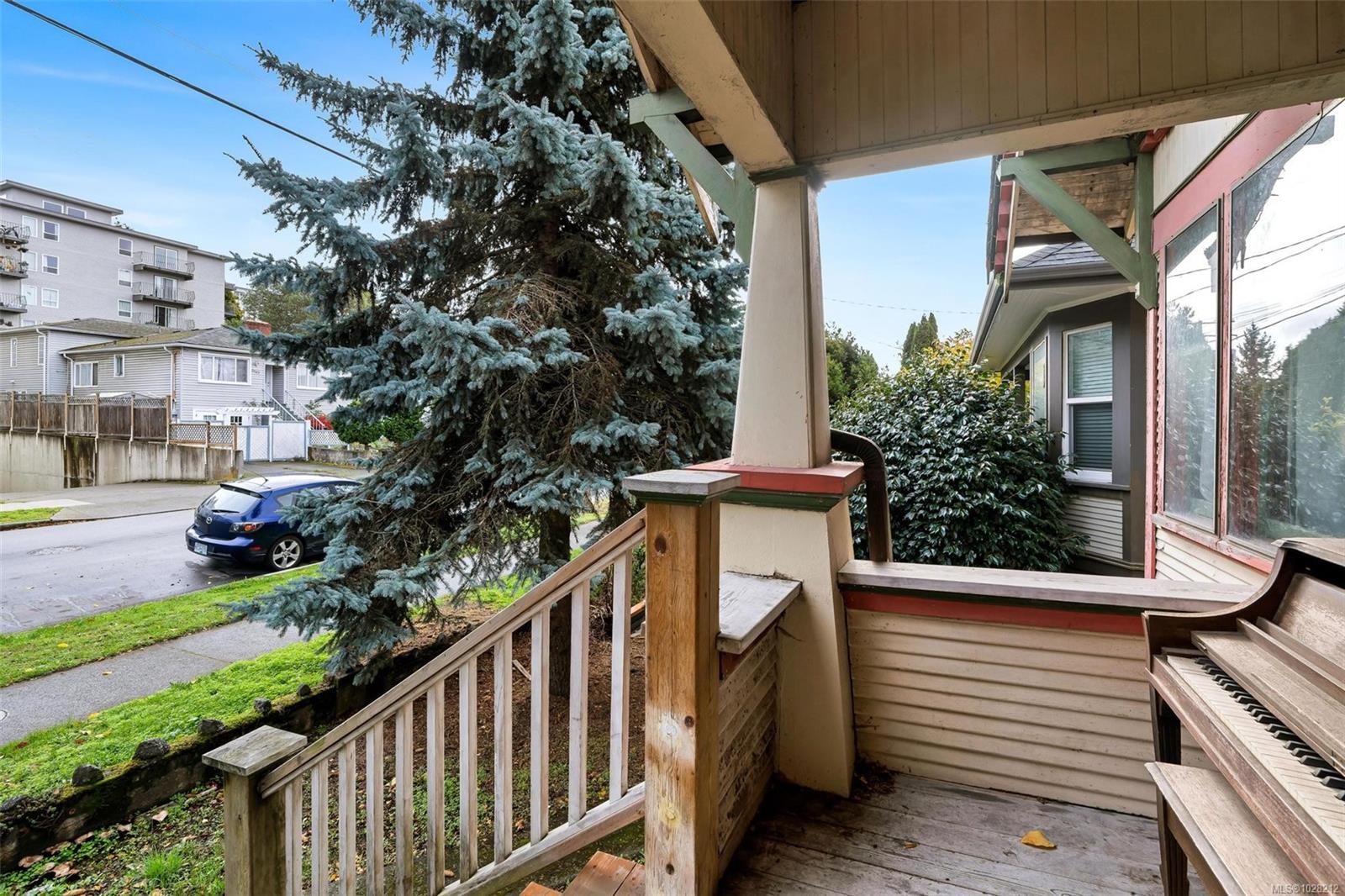 2652 Blackwood Street, Victoria, BC, V8T 3W3 photo 2