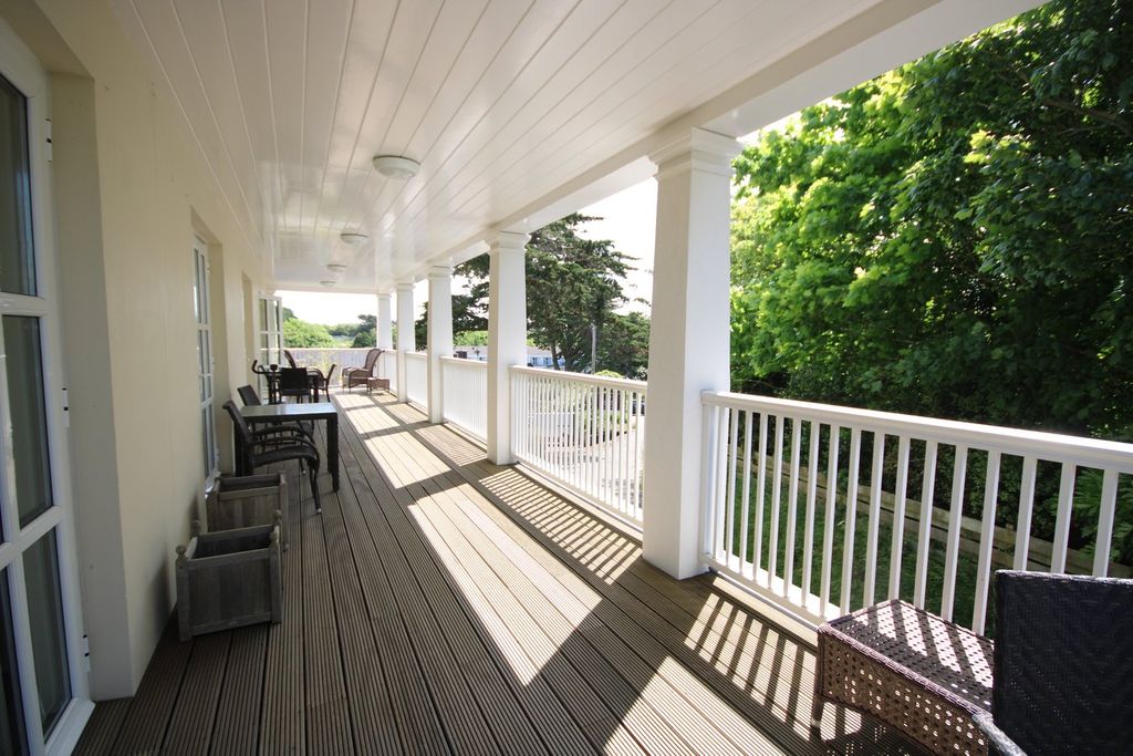 2 bed flat for saleLakeside Village, La Rue De La Commune, St Peter JE3