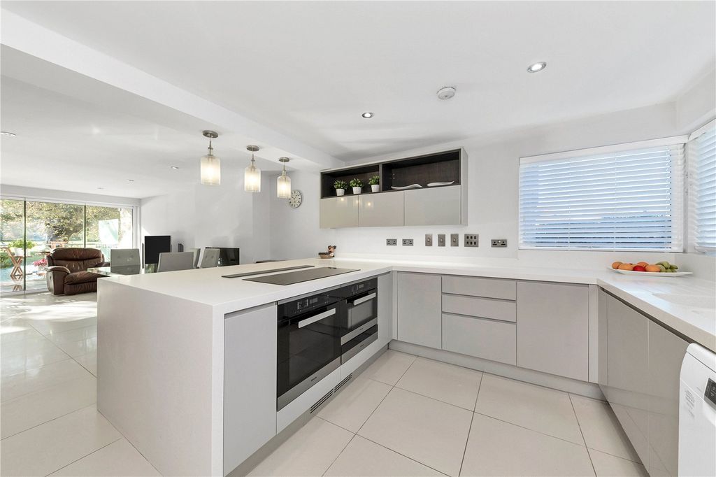 Additional image 3 of 5 bed detached house for saleWater Street, Cambridge, Cambridgeshire CB4