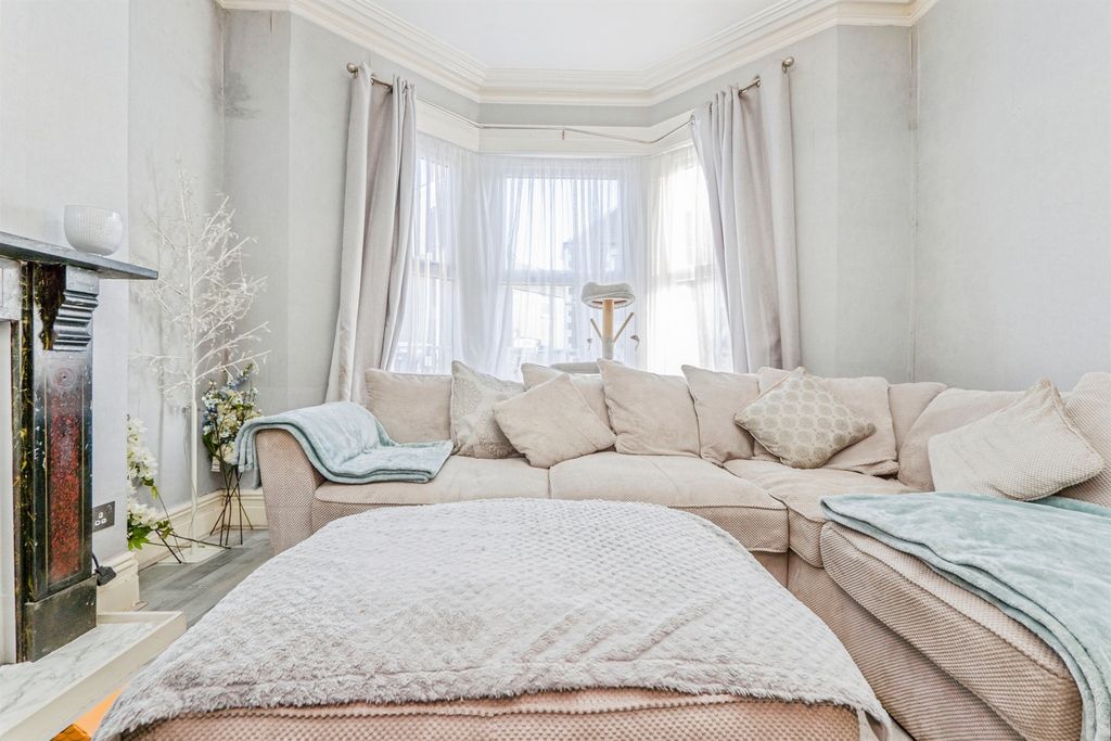 Additional image 12 of 4 bed end terrace house for saleMackintosh Place, Roath, Cardiff CF24