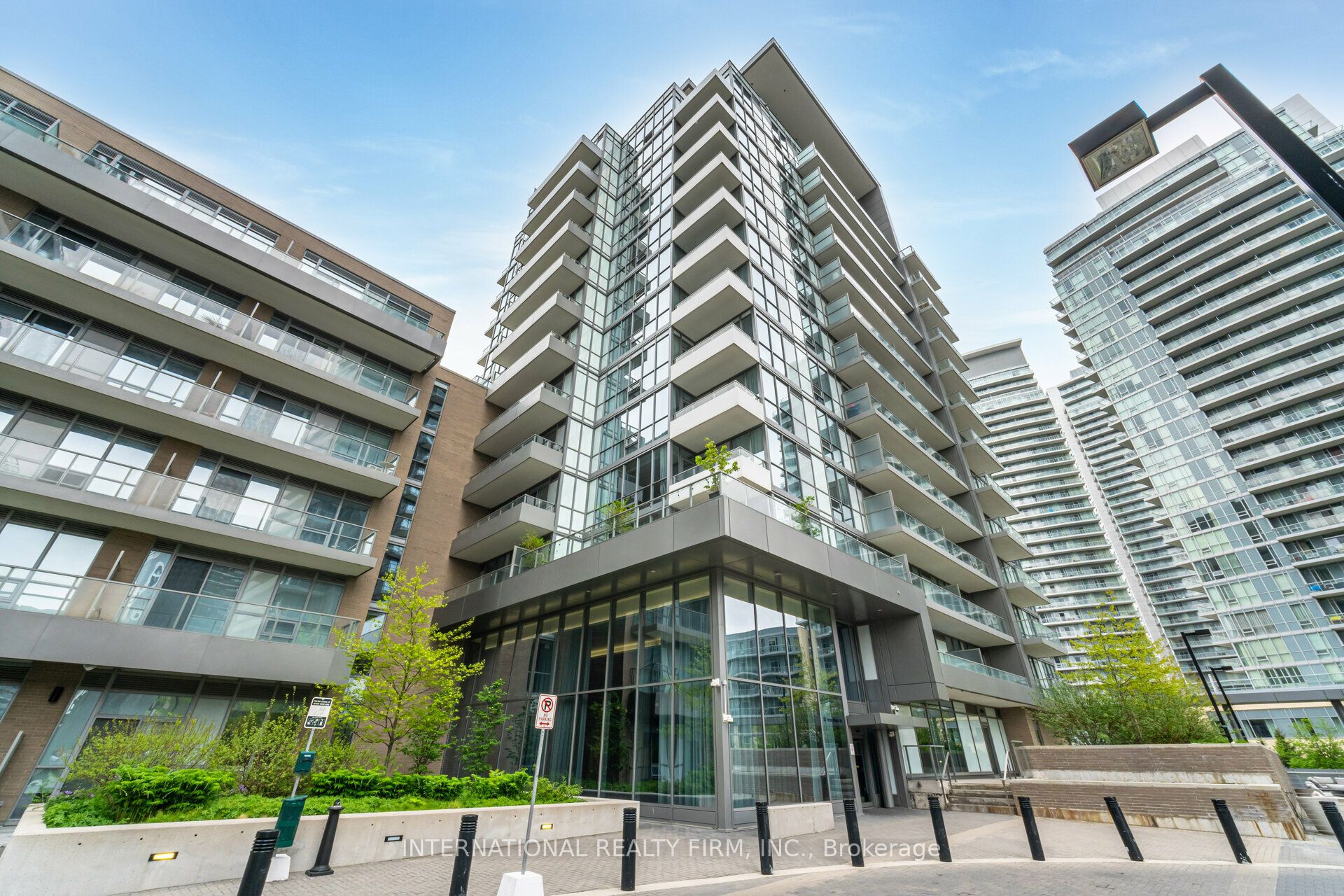 303-52 Forest Manor Road, Toronto, ON, M2J 0E2
