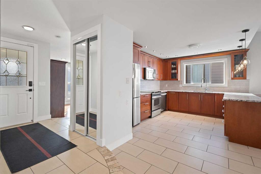 Additional image 6 of 208 Woodpark Place SW, Calgary, AB, T2M 2S5