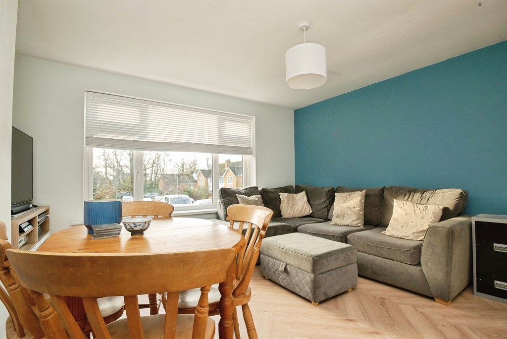 2 bed flat for saleManitoba Close, Lakeside, Cardiff CF23 photo 3
