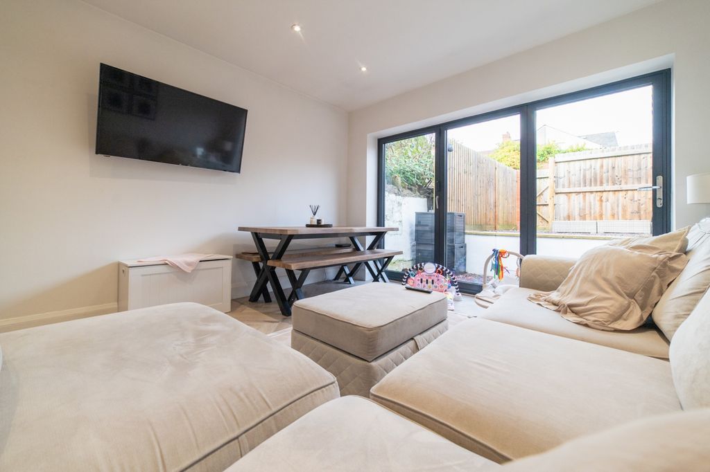 Additional image 5 of 2 bed flat for saleLlantrisant Street, Cathays CF24
