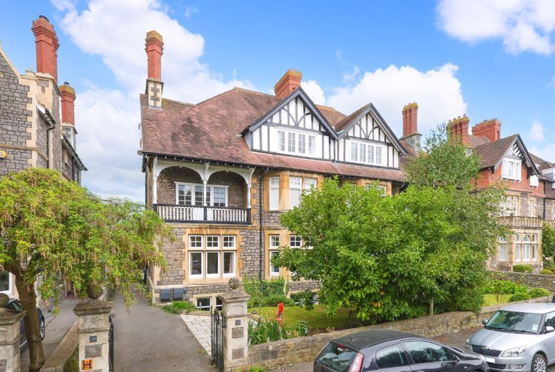 3 bed flat for saleDownleaze, Stoke Bishop, Bristol BS9
