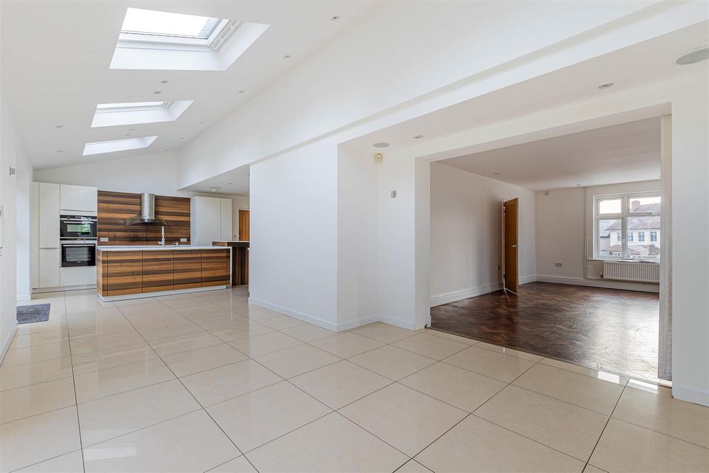 Additional image 10 of 4 bed detached house for saleBronwydd Close, Penylan, Cardiff CF23