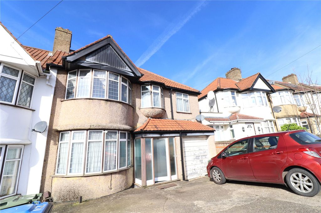 4 bed semi-detached house for saleThe Grove, Kingsbury, London NW9