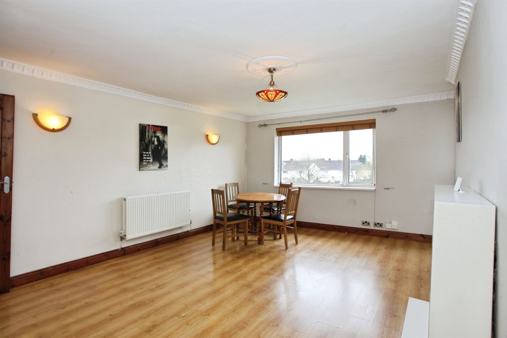 2 bed flat for saleTynant, Cardiff CF14 photo 4