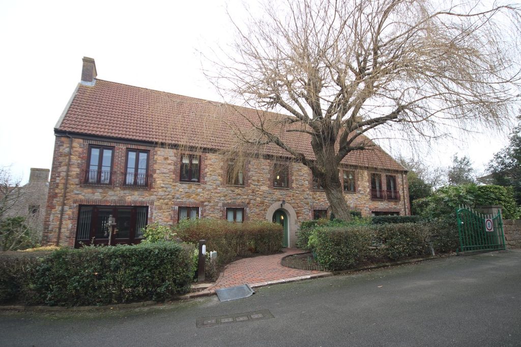2 bed flat for saleLa Route Des Genets, St Brelade JE3