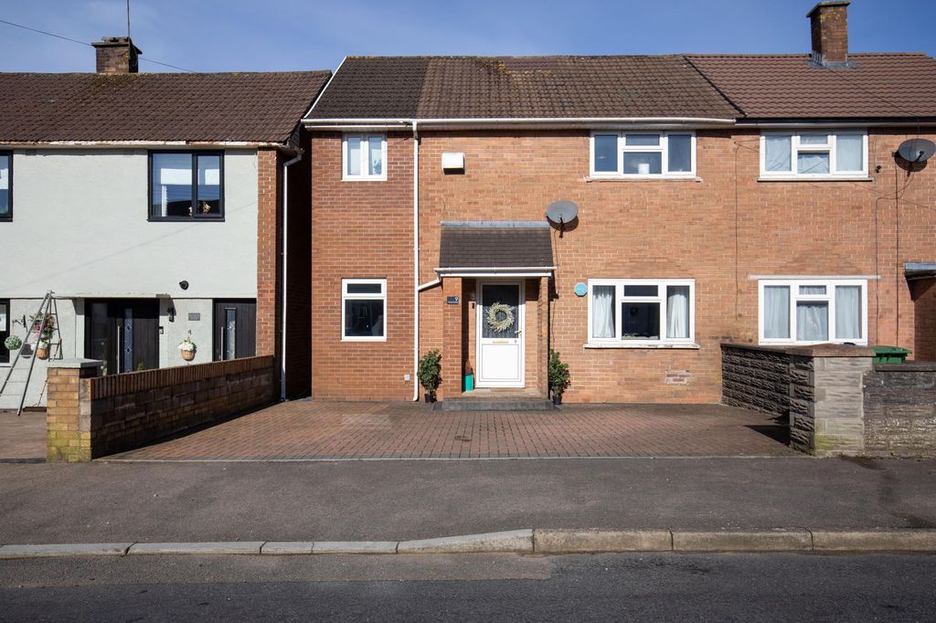 3 bed semi-detached house for saleChard Avenue, Llanrumney CF3
