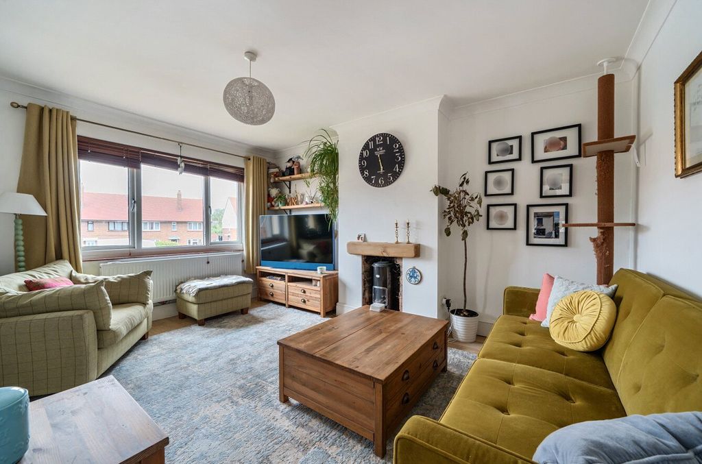 Additional image 5 of 2 bed flat for saleMawney Close, Romford RM7