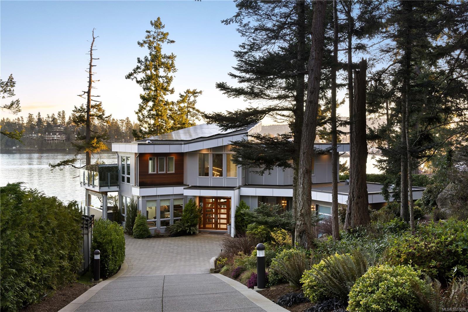 2355 Tryon Road, North Saanich, BC, V8L 5H8