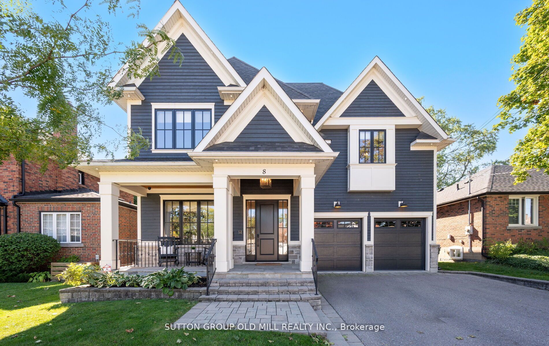 8 Cumberland Drive, Mississauga, ON, L5G 3M6