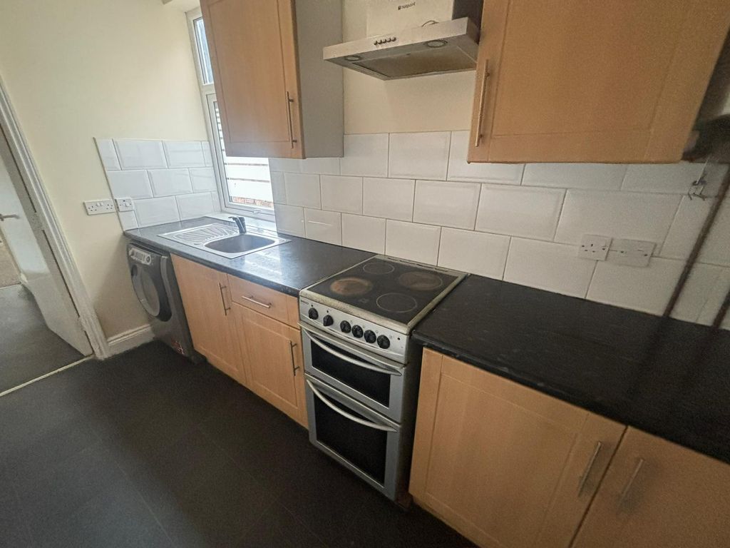 2 bed flat to rentMountcastle Road, Leicester LE3 photo 5