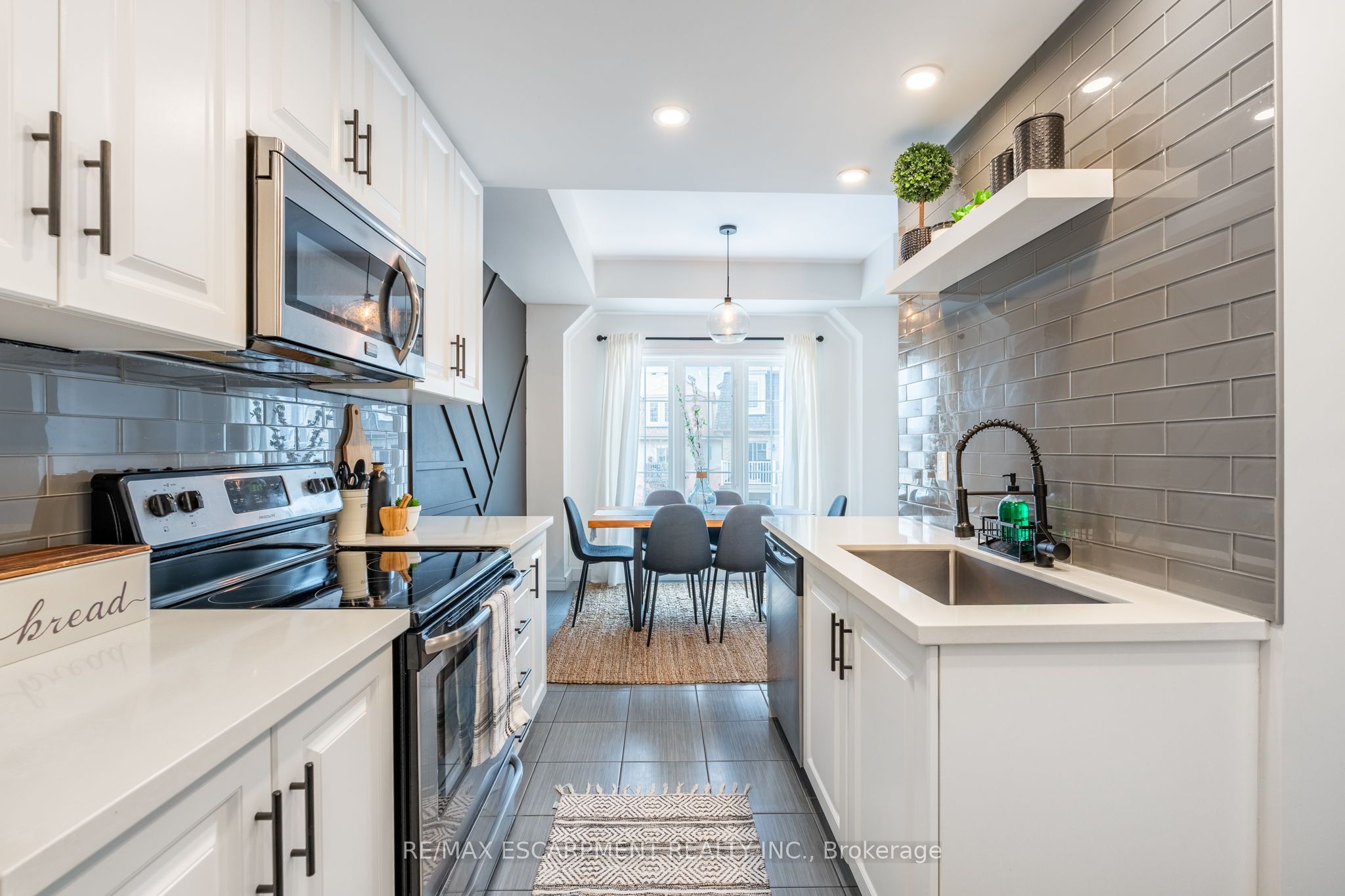 5-11 Stockbridge Gardens, Hamilton, ON, L8J 0H5