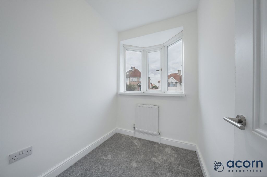 Additional image 8 of 5 bed terraced house for saleWakemans Hill Avenue, Colindale, London NW9