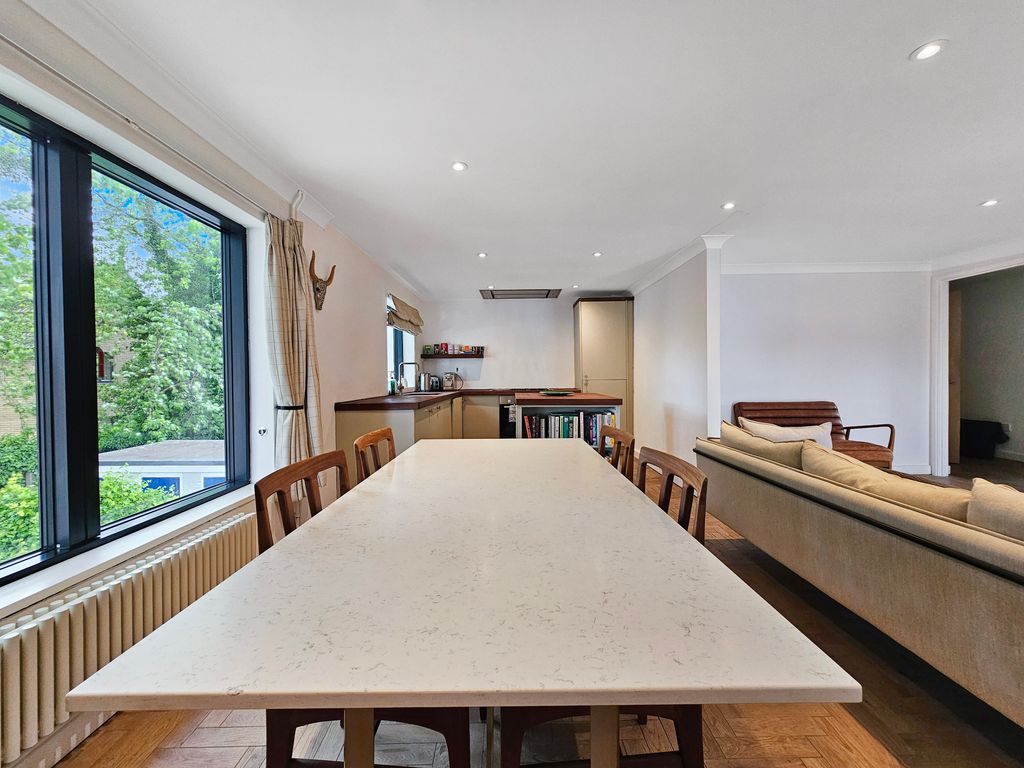 2 bed flat for saleDundee Close, Cambridge CB4 photo 5