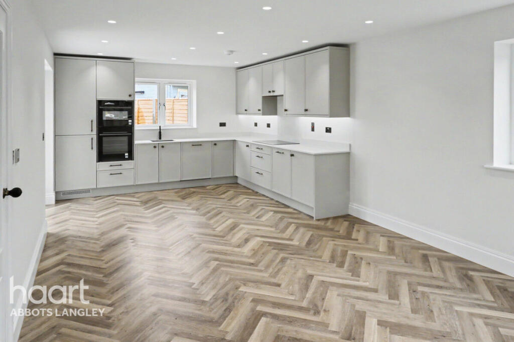Ashridge Drive, St Albans photo 3